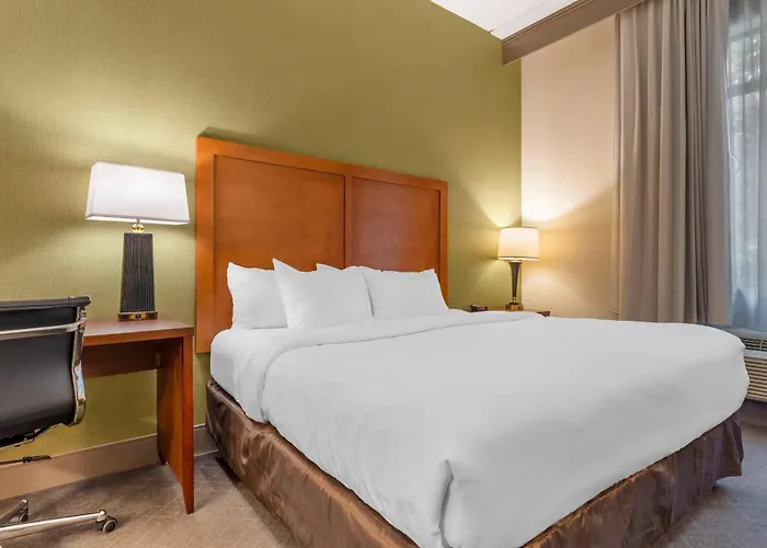Comfort Inn & Suites Lavale - Cumberland